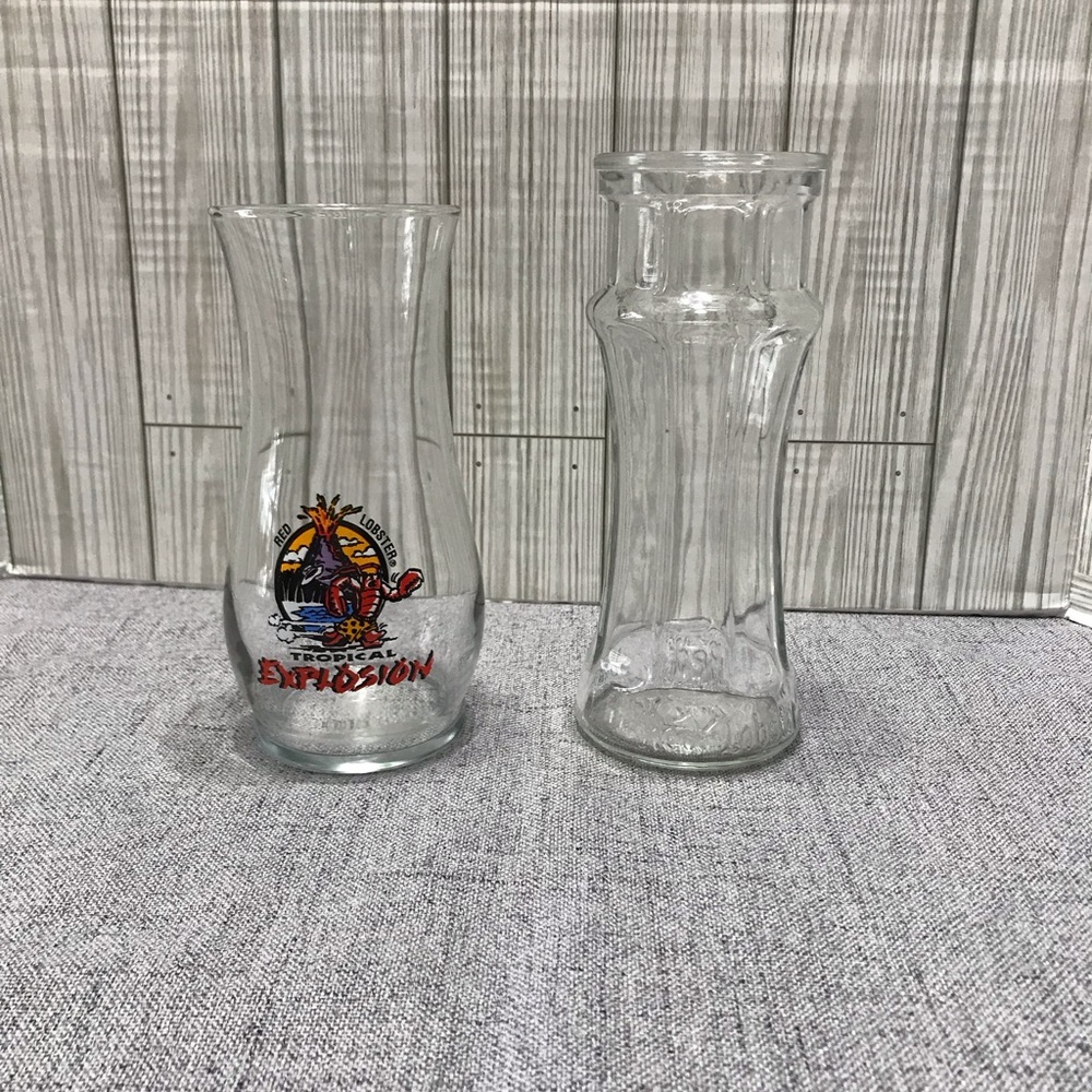 Set of 2 Vintage Red Lobster Hurricane Bar Glasses.